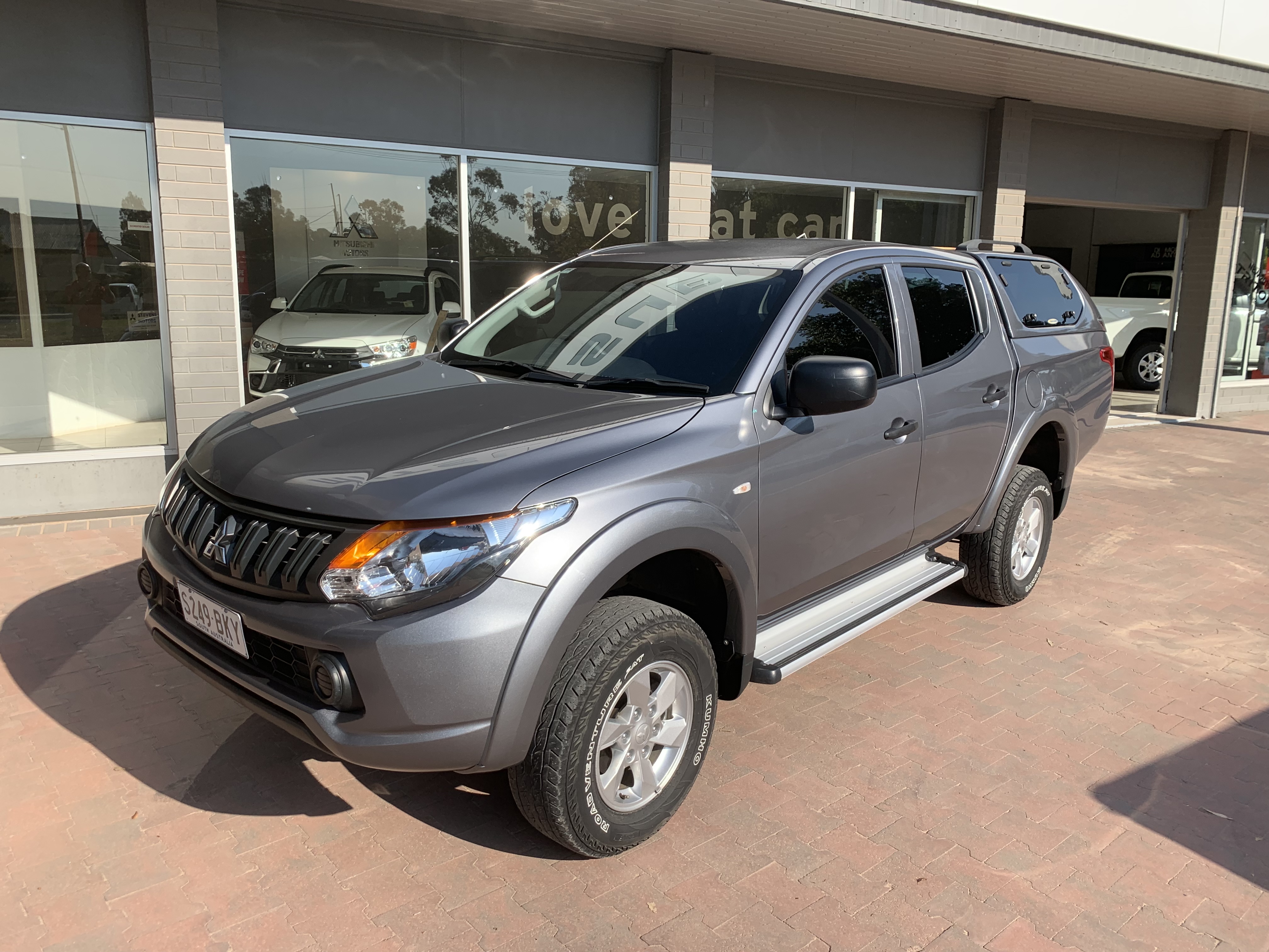Triton MQ GLX - Stevens Mitsubishi Laura image